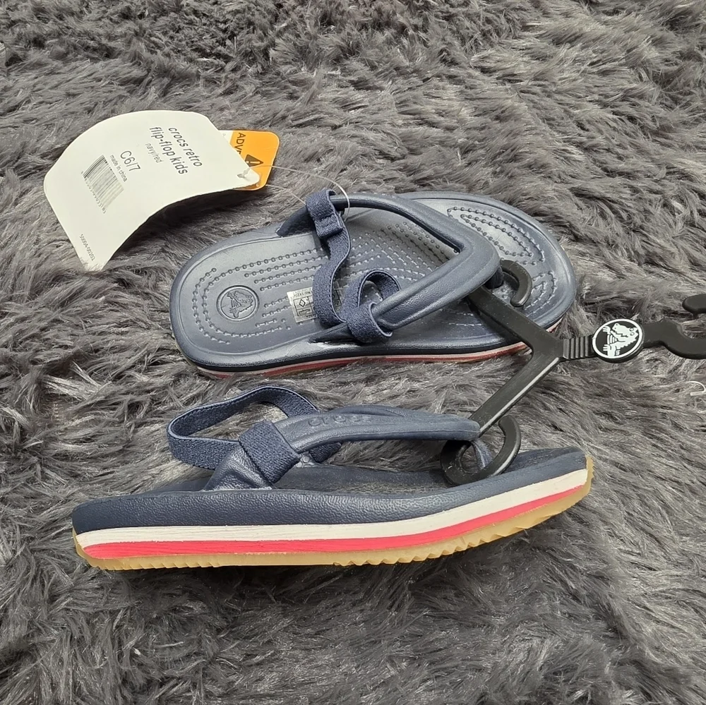 Crocs- Navy Retro Kids Flip Flop. Size 6-7. NWT!